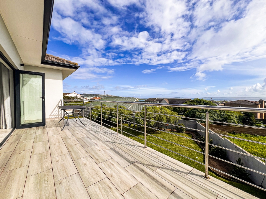 5 Bedroom Property for Sale in Myburgh Park Western Cape